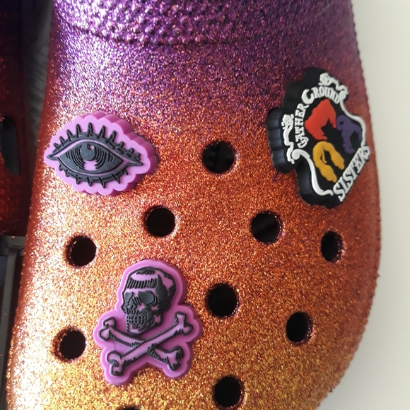 (New) Hocus Pocus Disney Crocs (W7/M5) - Picture 7 of 11